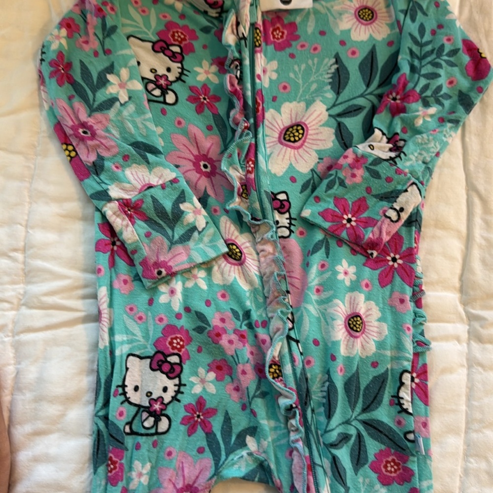 Hello Kitty x Posh Peanut Footie Pajamas (9-12 mos) - Picture 7 of 9